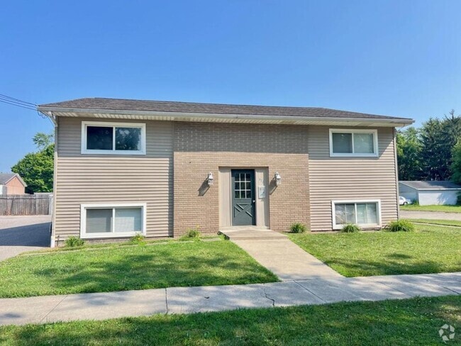Building Photo - 520 S Andre St Rental