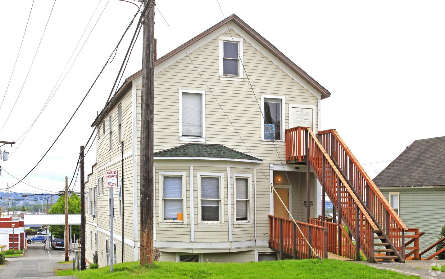 Photo - 3111 Lombard Ave Apartments
