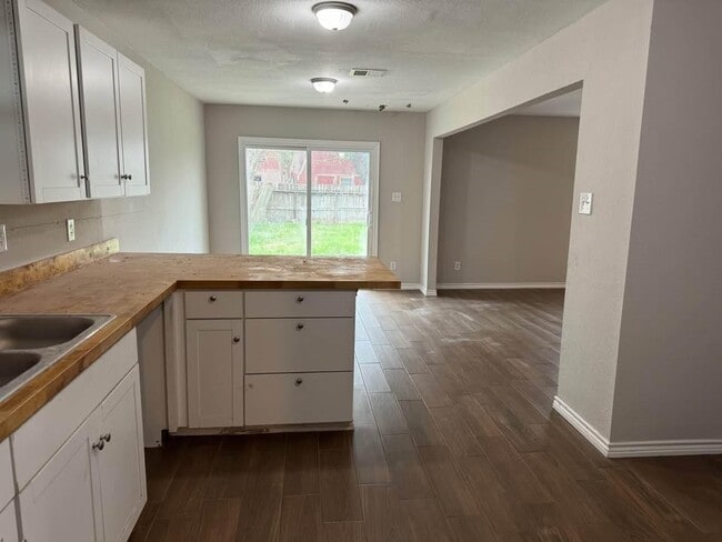 Photo - 1609 Camille St