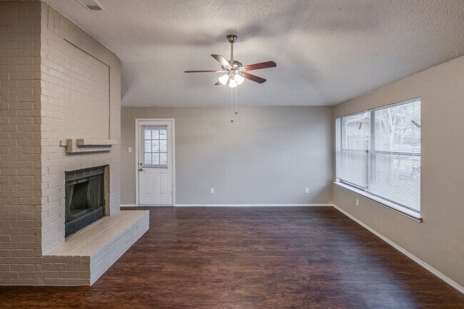 Photo - AVAILABLE NOW! NICE 3 BEDROOM HOME LOCATED IN ARLINGTON, TEXAS!