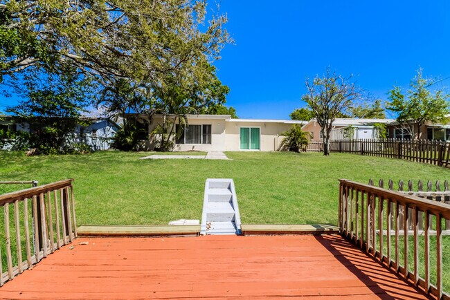 Photo - 1588 Eunice Ln