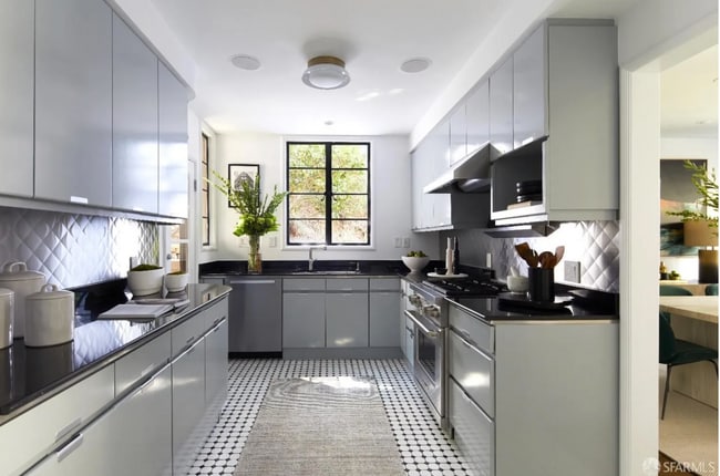 Photo - 2211 Leavenworth St