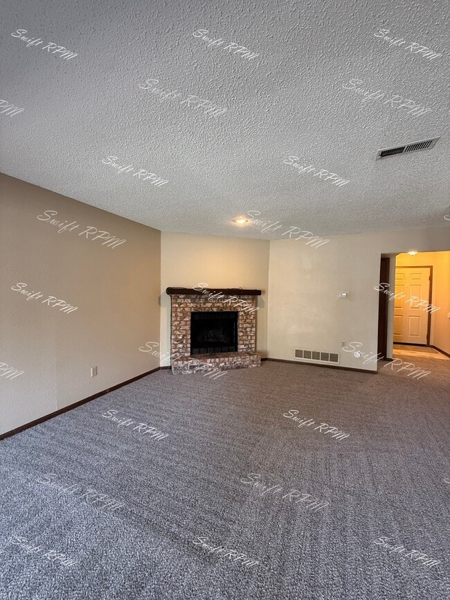 Photo - 527 NE Churchill St