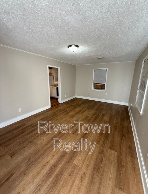 Photo - 192 Charter Ave