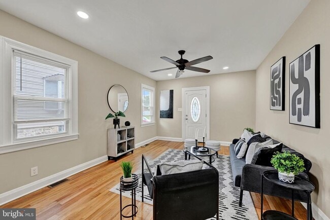 Photo - 2630 Wycliffe Rd