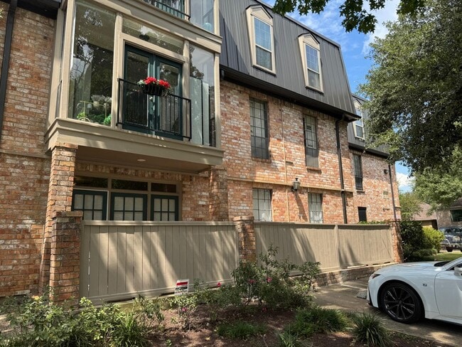 Photo - 2425 Underwood St Unit 142