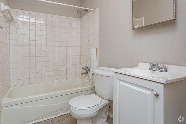 1BR, 1BA - 700SF