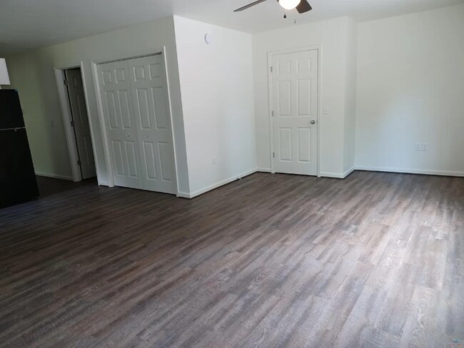 Photo - 400 W Benton St