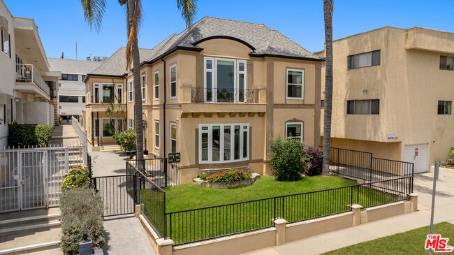 Photo - 1117 S Wooster St Unidad 1119