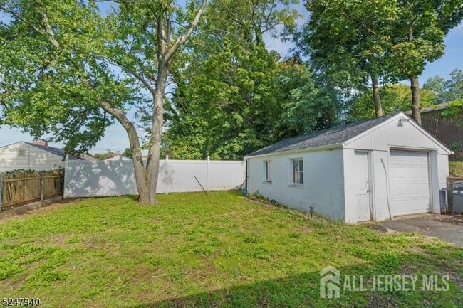 67 Woodland Ave