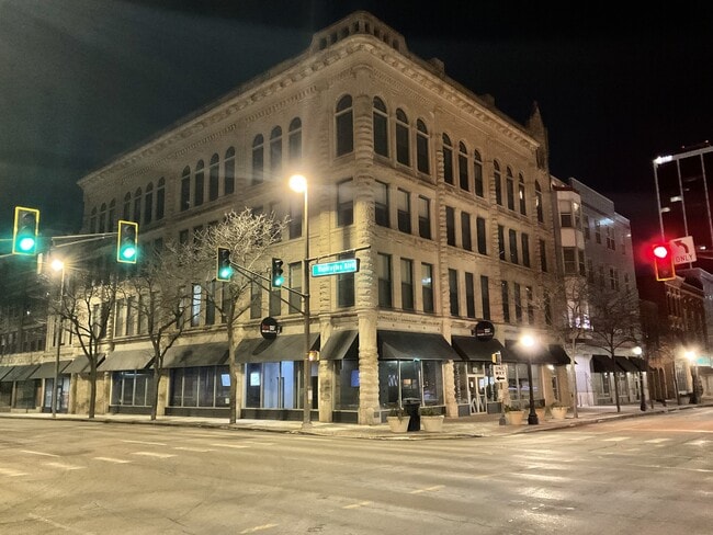 Building Photo - 112 W Washington Blvd