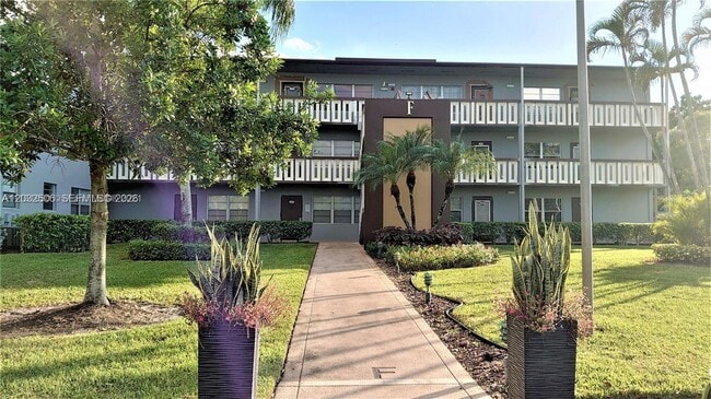 Building Photo - 250 Suffolk F Unit 250