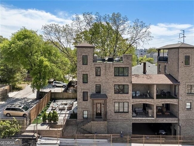 Photo - 631 Boulevard NE