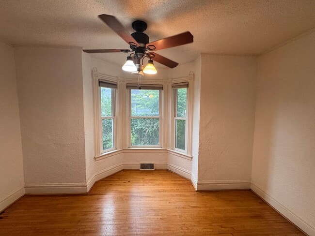Photo - 894 Beech St Unit Lower