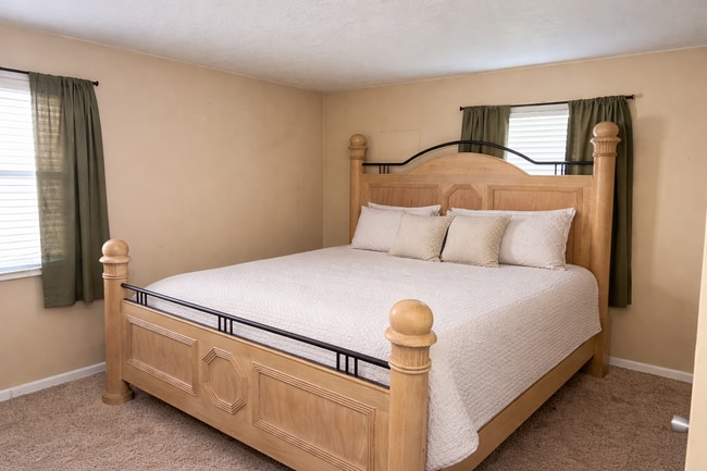 Bedroom 2 King - 513 N Nixon Ave