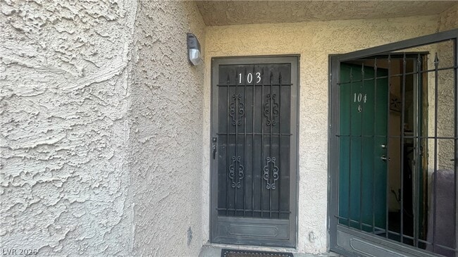Building Photo - 440 Elm Dr Unit 103