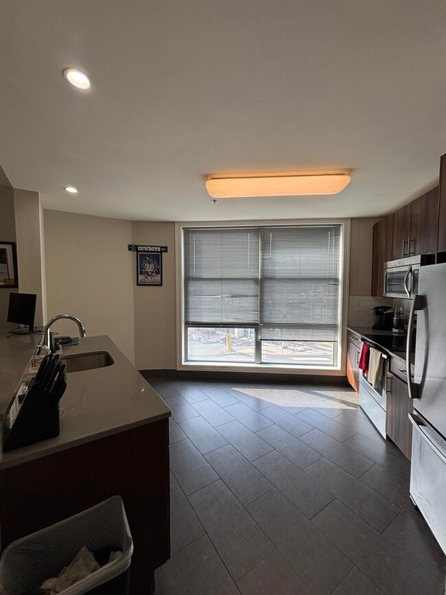 Photo - 100 Marshall St Unidad 205