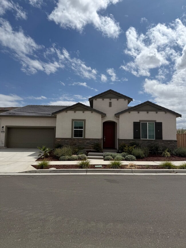 Building Photo - Brand-New 4-Bedroom Single-Story Home with Solar, Stunning Views & Open Floor Plan!