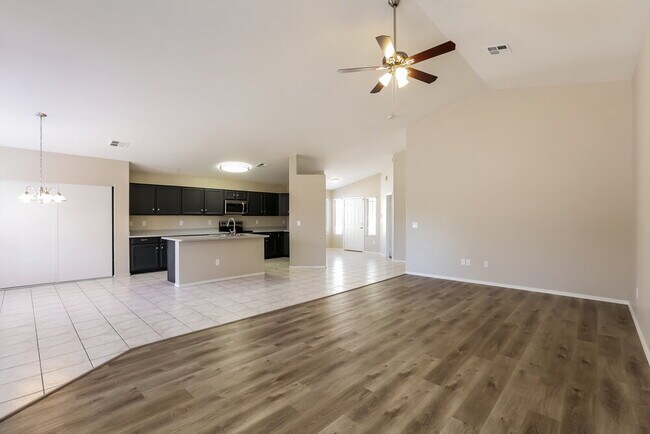 Photo - 1510 N Saddle St