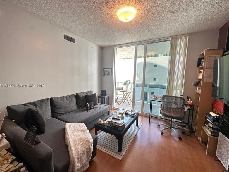 Photo - 601 NE 23rd St