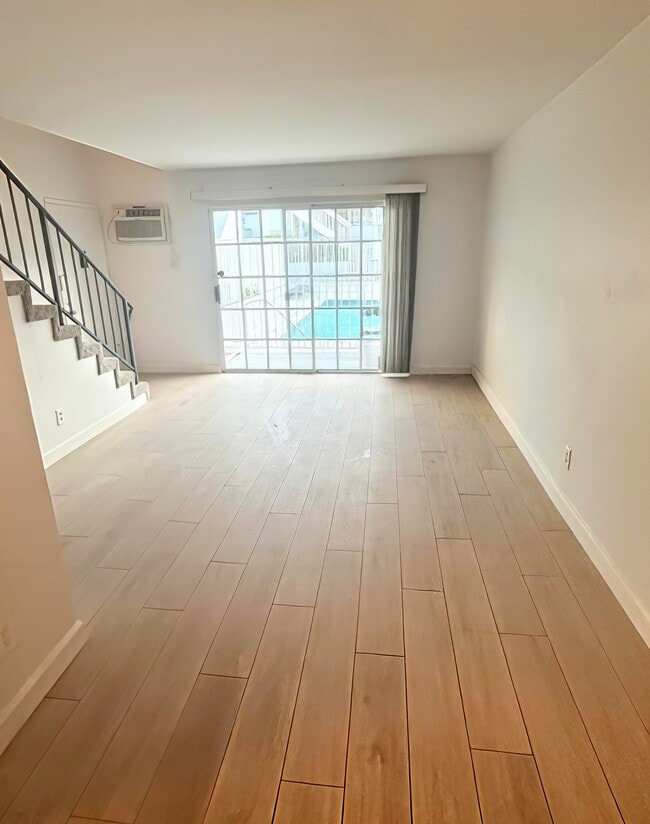 Sala de estar - 20930 Parthenia St Unidad 121