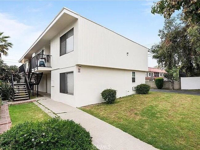 Building Photo - Charming 1-Bedroom Apartment in Convenient Azusa Location Unit #C
