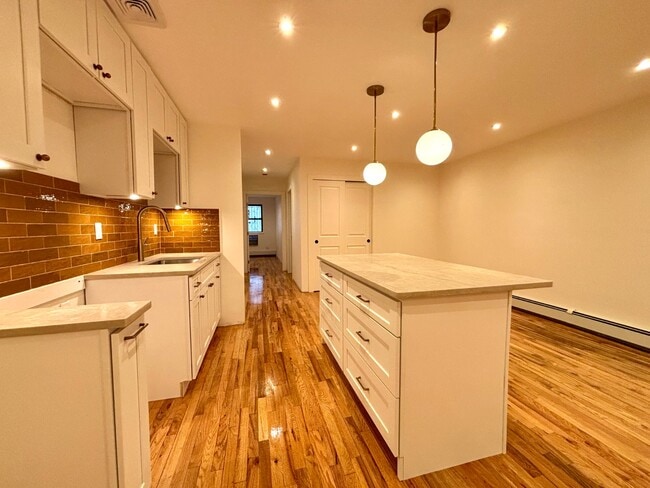 Photo - 2182 Davidson Ave Unit 1F