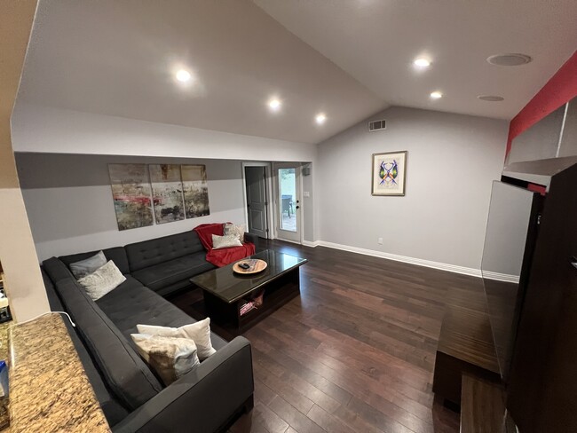 Building Photo - 4635 Cartwright Ave Rental