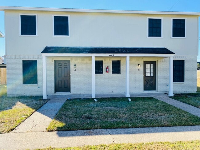 Building Photo - 6017 Bedford Dr
