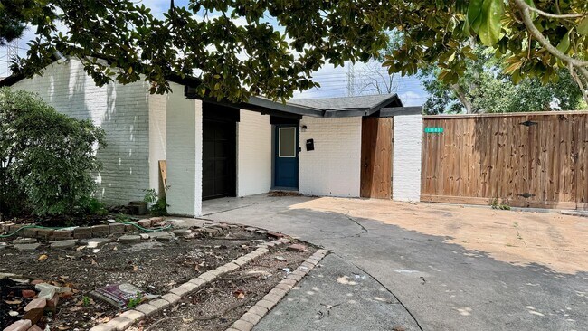 Photo - 11103 Greenwillow Dr