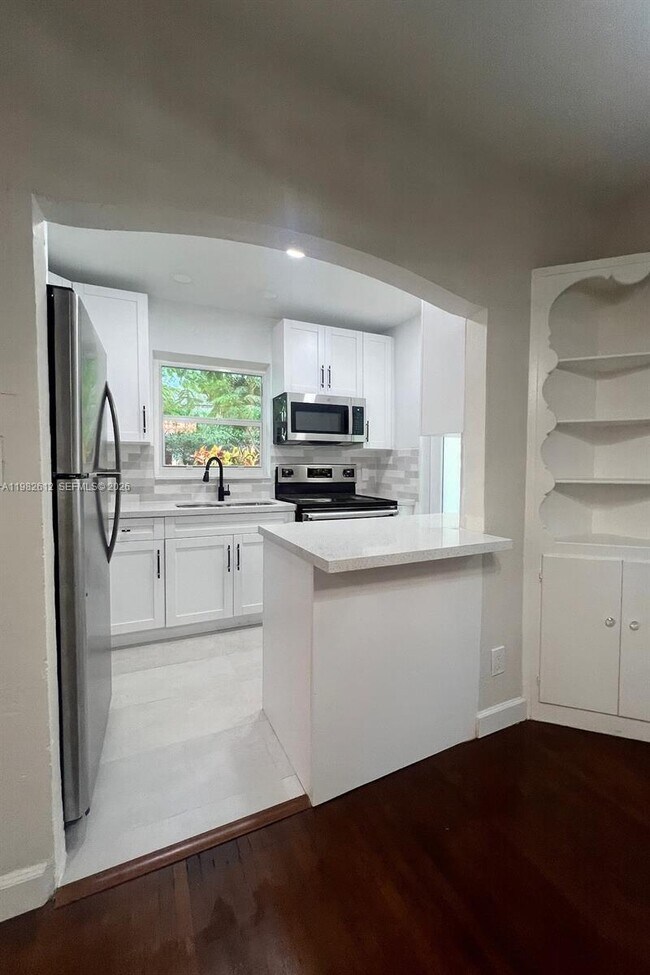 Photo - 1900 Tigertail Ave