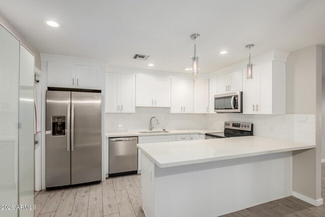 Photo - 1208 W 6th St