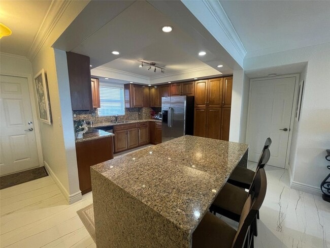 Photo - 1160 Hillsboro Mile Unit 904 Unidad 904