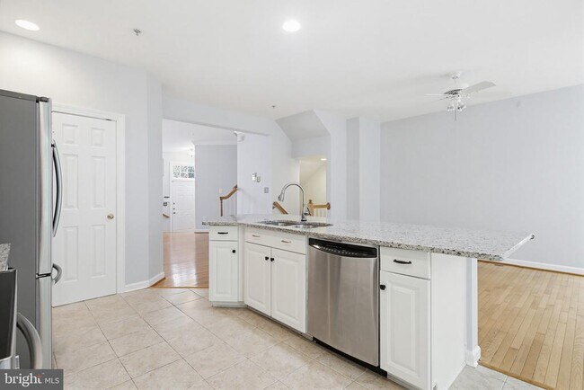 Photo - 10635 Hillingdon Rd
