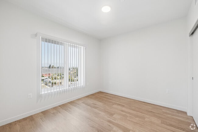 2BR, 2BA - 778SF - Bedroom