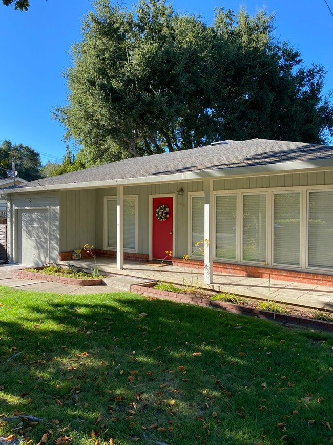 Charming Single-Family Home in Menlo Park - Charming Single-Family Home in Menlo Park