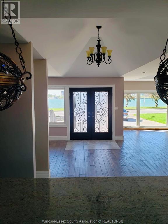 Photo - 2135 Riverside Dr W