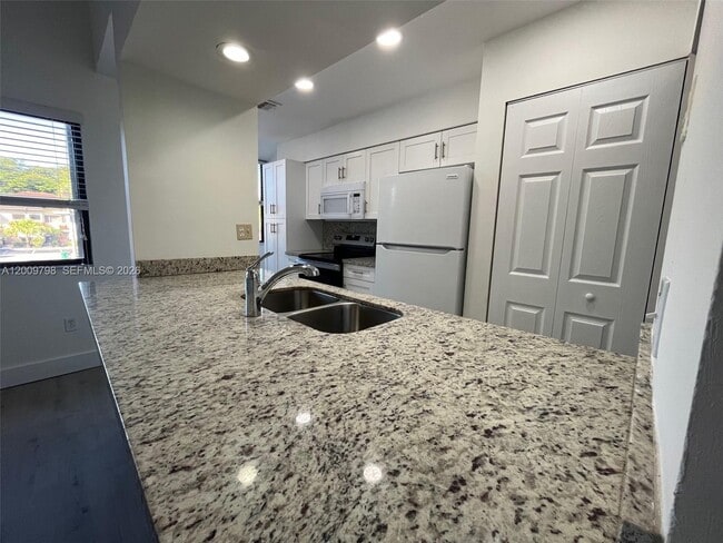 Photo - 9795 SW 138th Ave Unidad GA2L