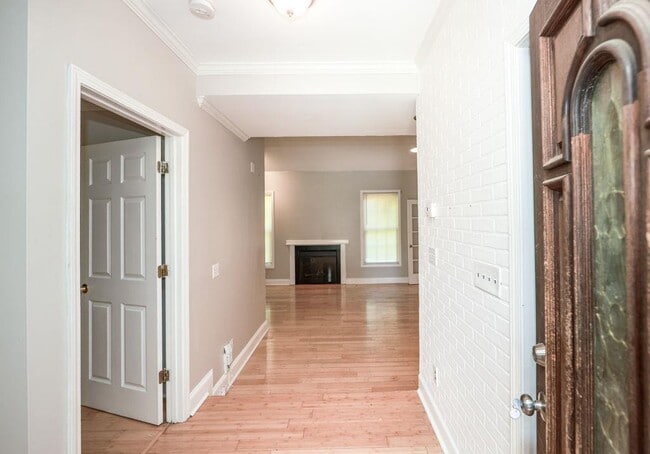 Photo - 3873 King Edward Trail SW