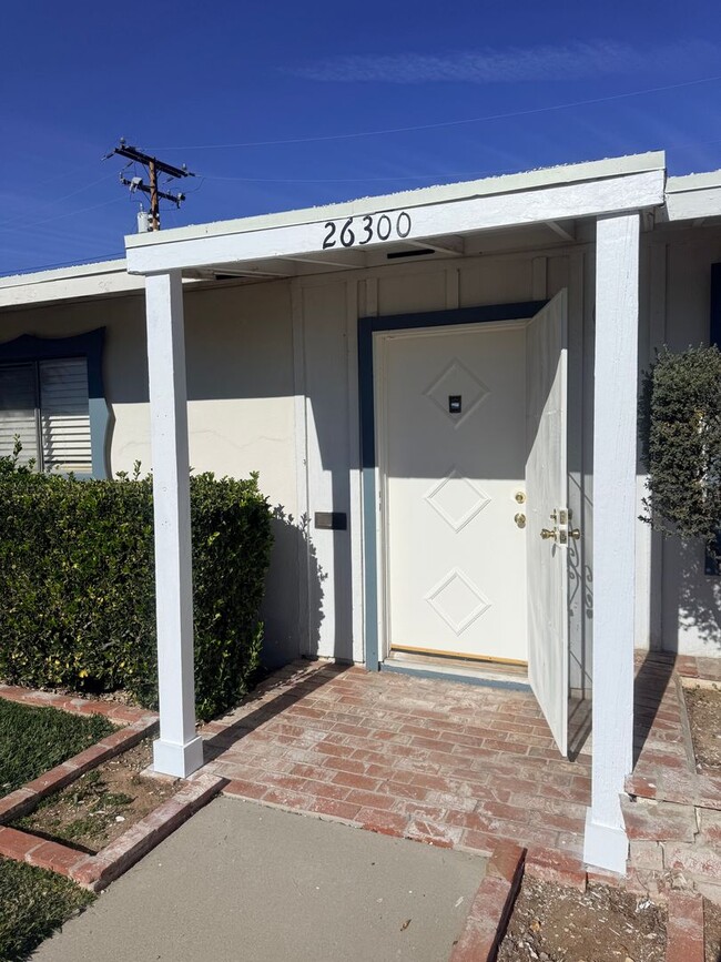 Building Photo - One Bed One Bath for Rent In Menifee