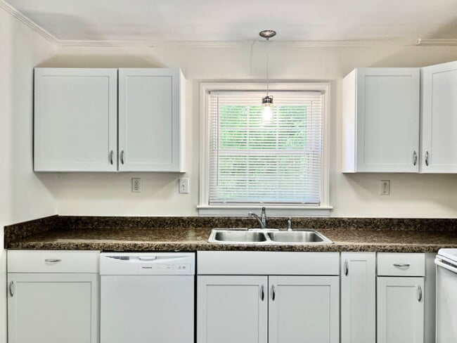 Building Photo - Updated Home in Convenient Location