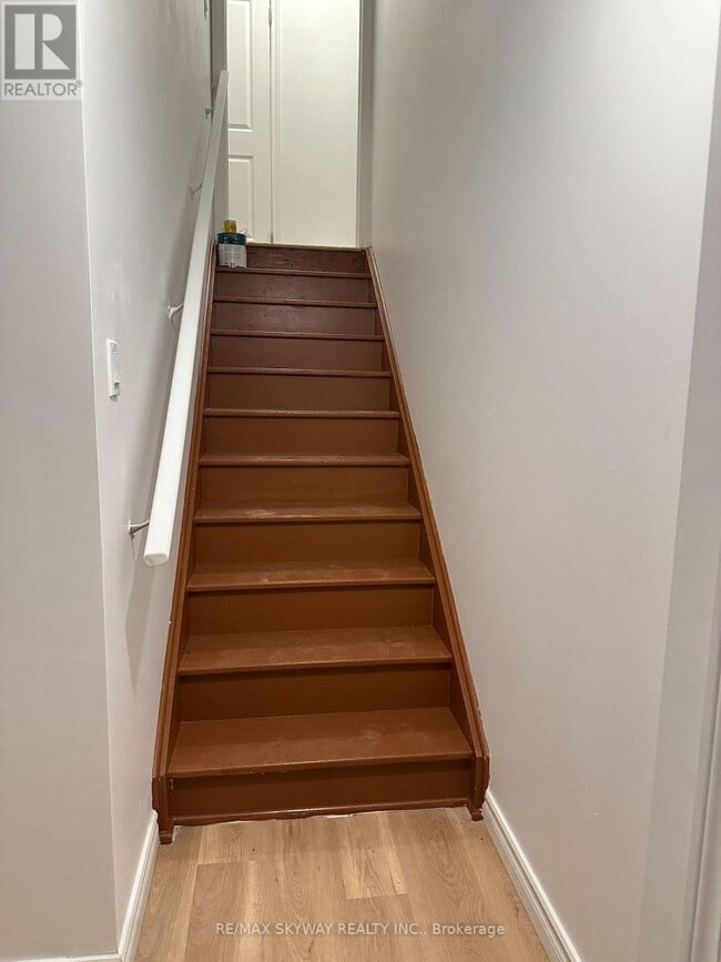 Photo - 19 Dolomite Dr