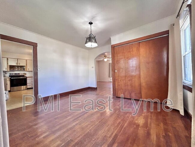 Photo - 261 Boswell Ave