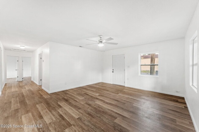 Photo - 405 Dummitt Ave