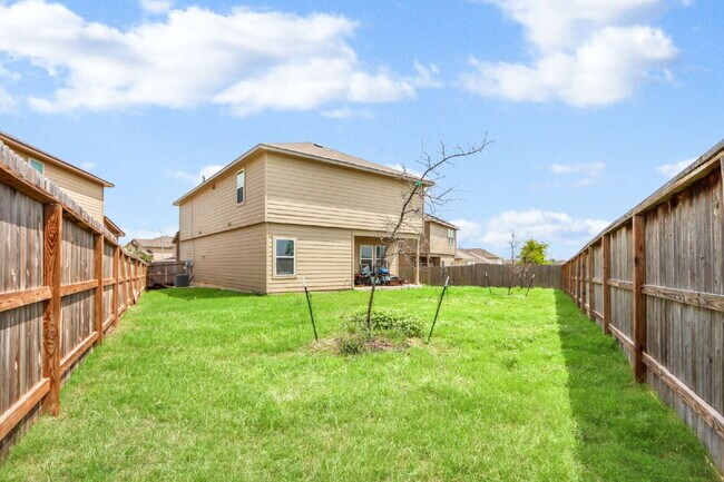 Photo - "Spacious 5-Bedroom San Antonio Gem with G...