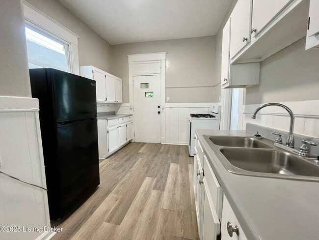 Photo - 1449 Beech St