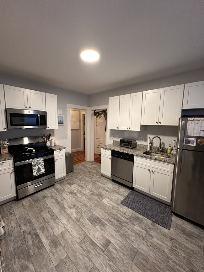 Building Photo - 876 Adams St Unit 1 Rental