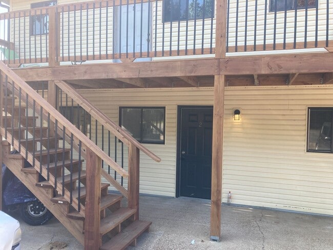 Building Photo - 1 Bedroom 1 Bathroom Apartment! Unit 25 Osage Ridge Rd #12