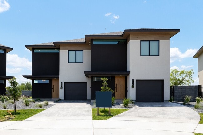 Building Photo - Carey Estates Lot 11 Unit B