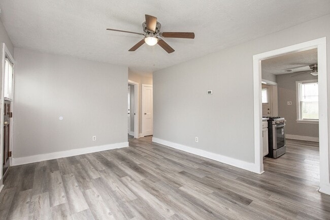 Photo - 3 bedroom/1 bath Single House!